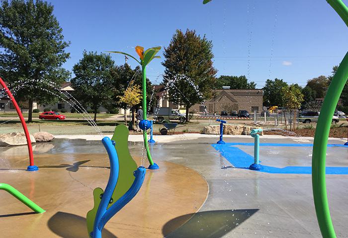Mead Splash Pad Slider Detail3 700x480